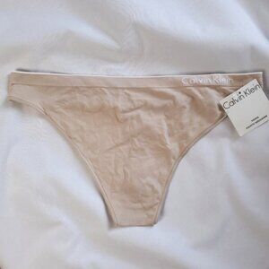 Calvin Klein Invisible Seamless Nude Thong - Large